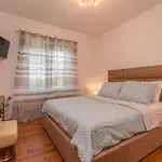 Vila Perini Dvori *