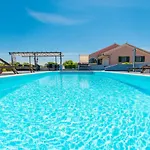 Perini Dvori Vila *