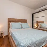 Perini Dvori Vila *