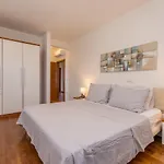 Perini Dvori Vila Donji Zemunik