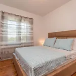 Perini Dvori * Donji Zemunik