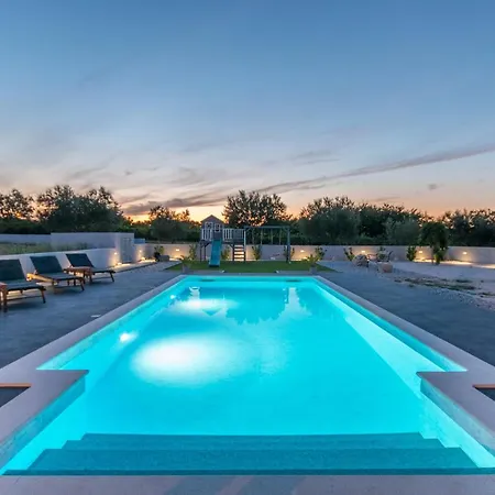 Perini Dvori * Donji Zemunik