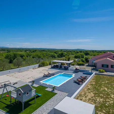 Perini Dvori Donji Zemunik