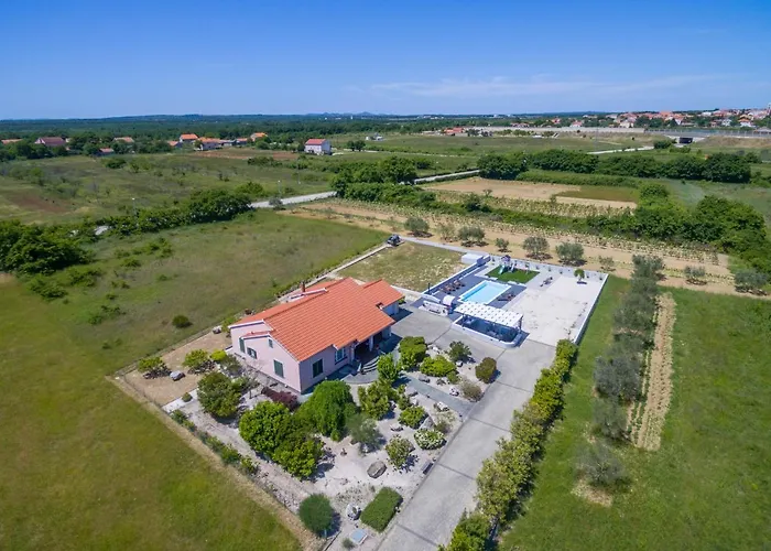 Perini Dvori * Donji Zemunik