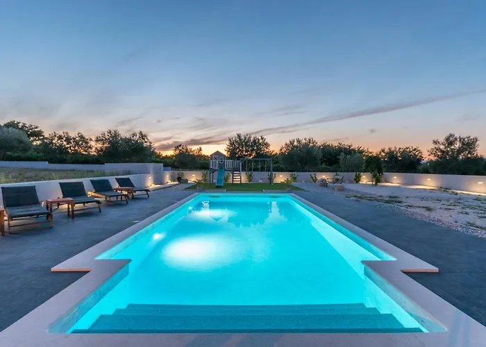 Perini Dvori * Donji Zemunik