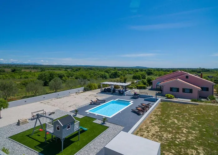 Perini Dvori Donji Zemunik