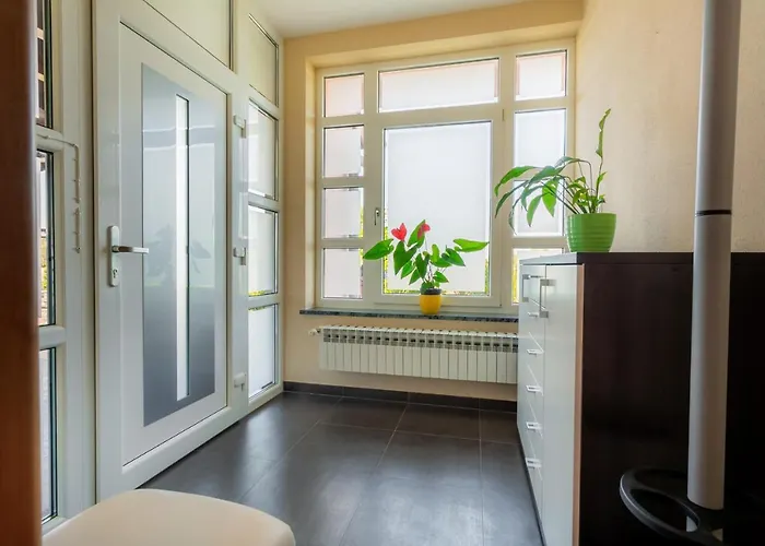 Willa Perini Dvori *