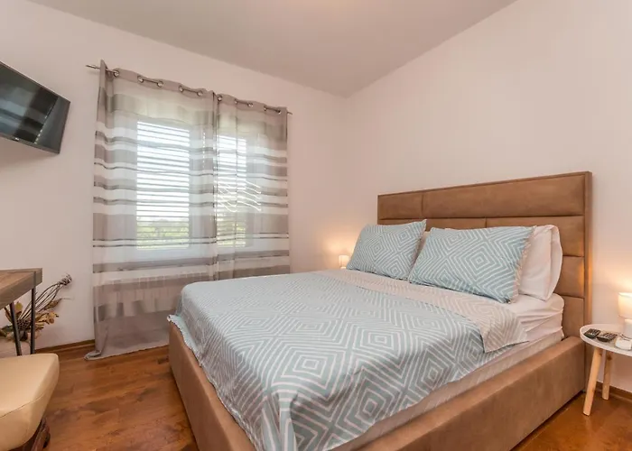 Perini Dvori * Donji Zemunik