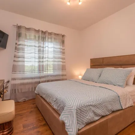 Villa Perini Dvori *