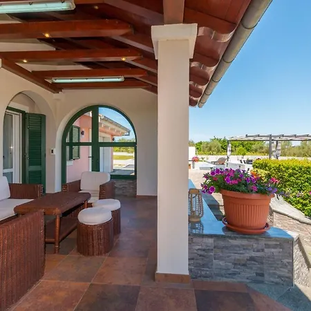 Villa Perini Dvori Donji Zemunik