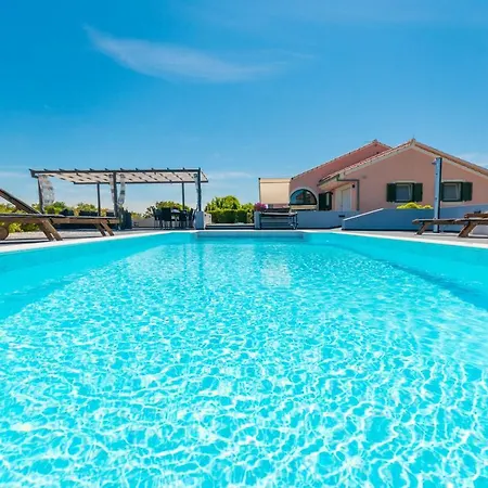 Perini Dvori Villa *