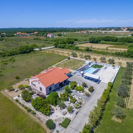 Perini Dvori * Donji Zemunik