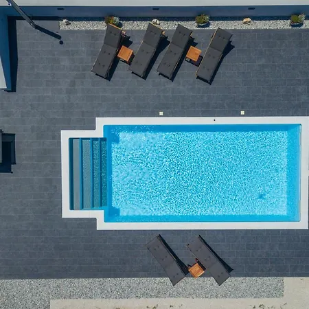 Perini Dvori * Donji Zemunik