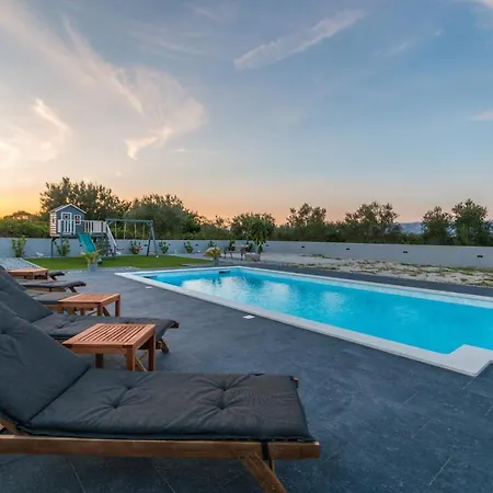 Villa Perini Dvori Donji Zemunik