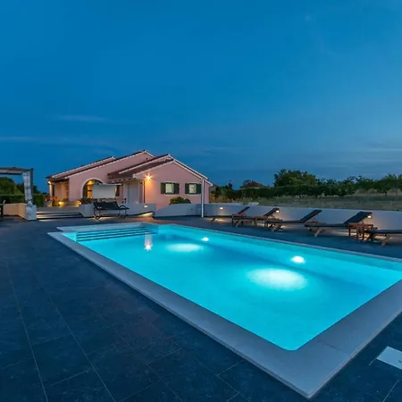 Perini Dvori Villa Donji Zemunik