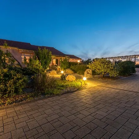 Perini Dvori Villa Donji Zemunik