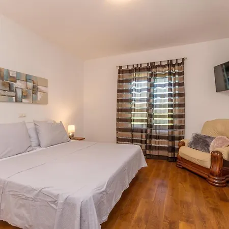 Villa Perini Dvori Donji Zemunik