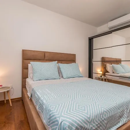 Perini Dvori Villa *