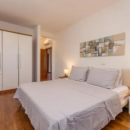 Perini Dvori Villa Donji Zemunik