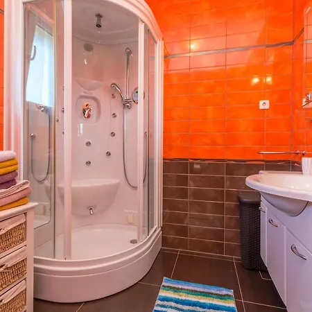 Perini Dvori Villa *