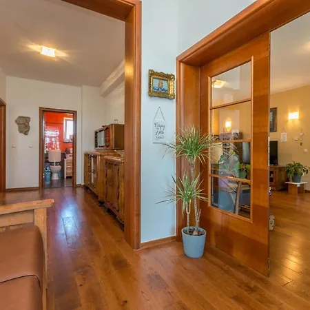 Perini Dvori Villa Donji Zemunik