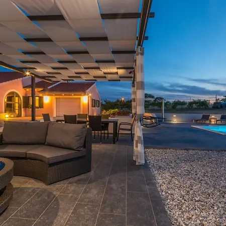 Perini Dvori Villa *