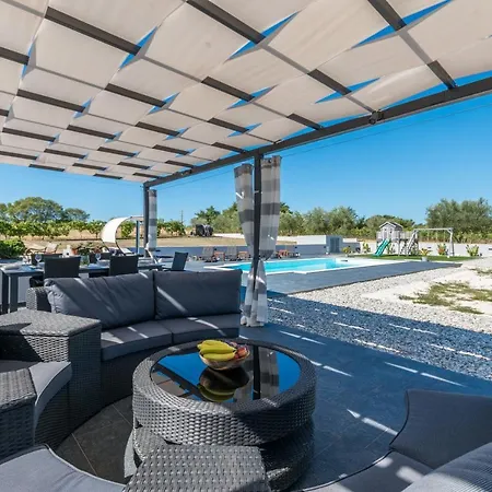 Perini Dvori Villa Donji Zemunik