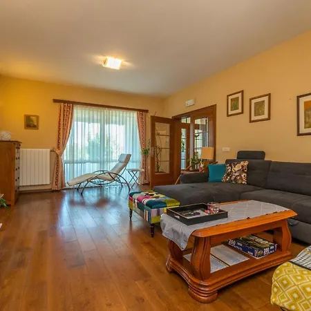 Perini Dvori Villa Donji Zemunik