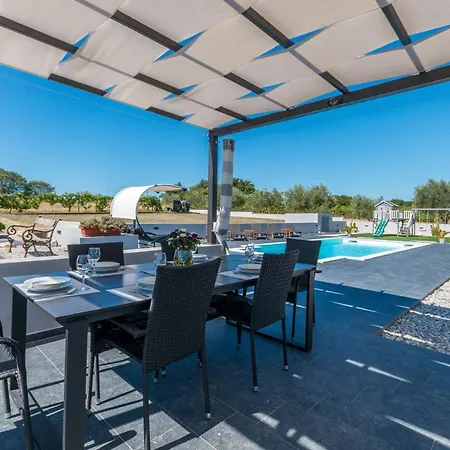 Perini Dvori Villa Donji Zemunik