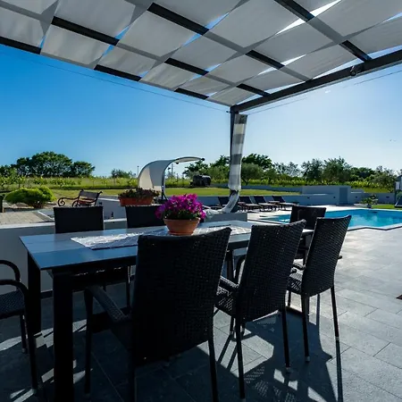 Villa Perini Dvori Donji Zemunik