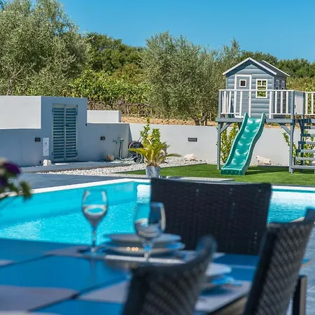 Villa Perini Dvori Donji Zemunik