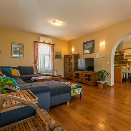 Villa Perini Dvori Donji Zemunik