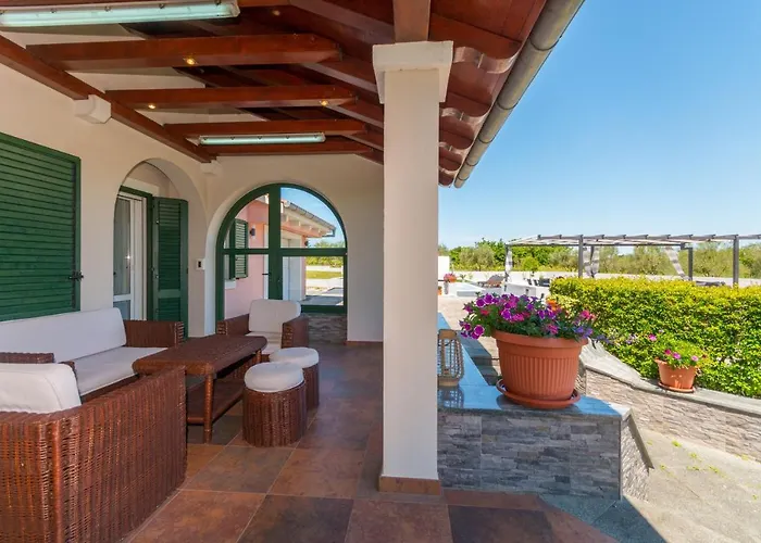 Villa Perini Dvori Donji Zemunik