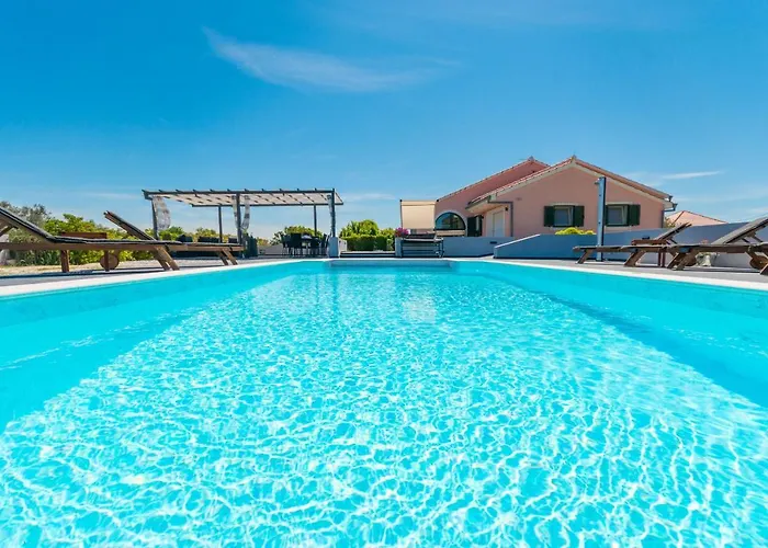 Perini Dvori Villa *