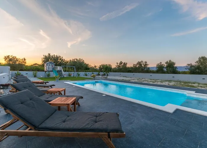 Villa Perini Dvori Donji Zemunik