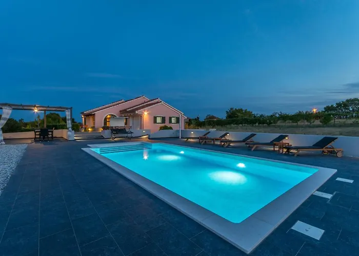 Perini Dvori Villa Donji Zemunik