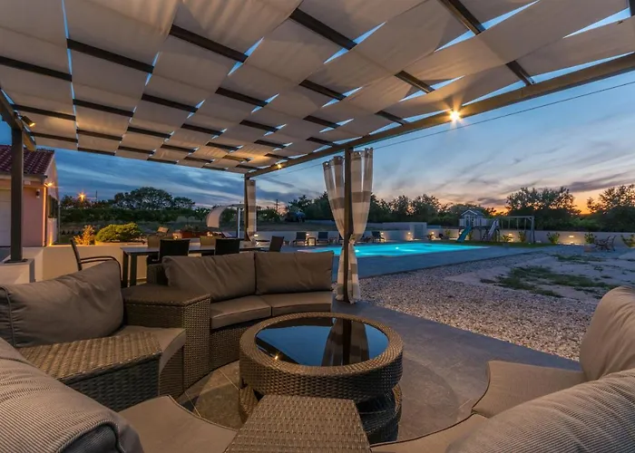 Villa Perini Dvori Donji Zemunik