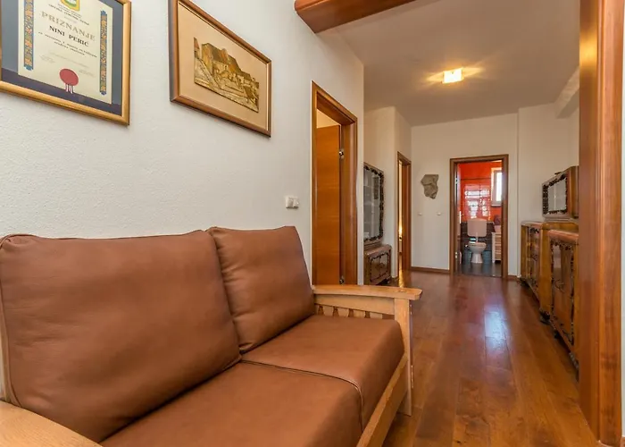 Perini Dvori * Donji Zemunik