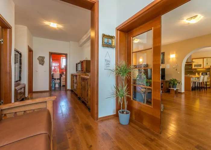 Perini Dvori Villa Donji Zemunik