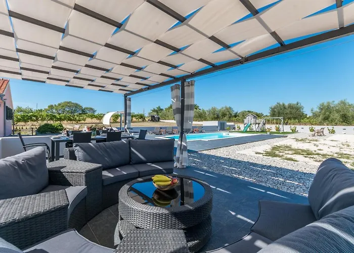 Perini Dvori Villa Donji Zemunik