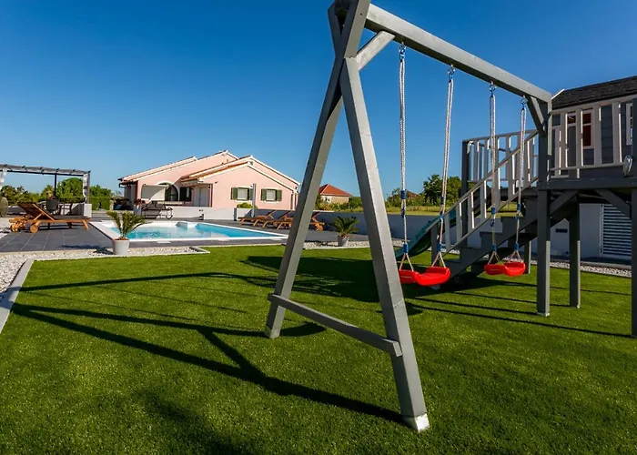 Perini Dvori Villa Donji Zemunik