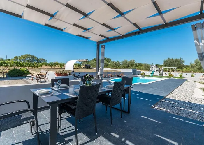 Perini Dvori Вилла Donji Zemunik