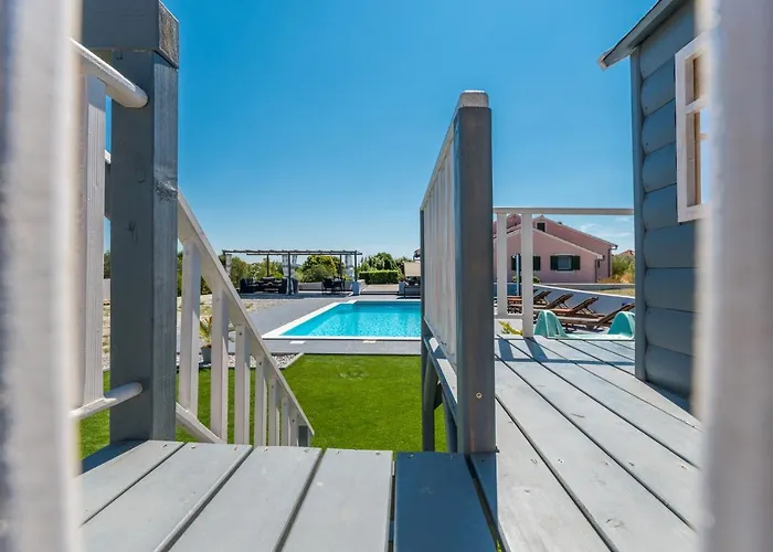 Perini Dvori Villa Donji Zemunik